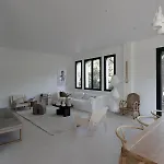 Villa Pyla: Feel-good Family Home, 2 Min Walk From